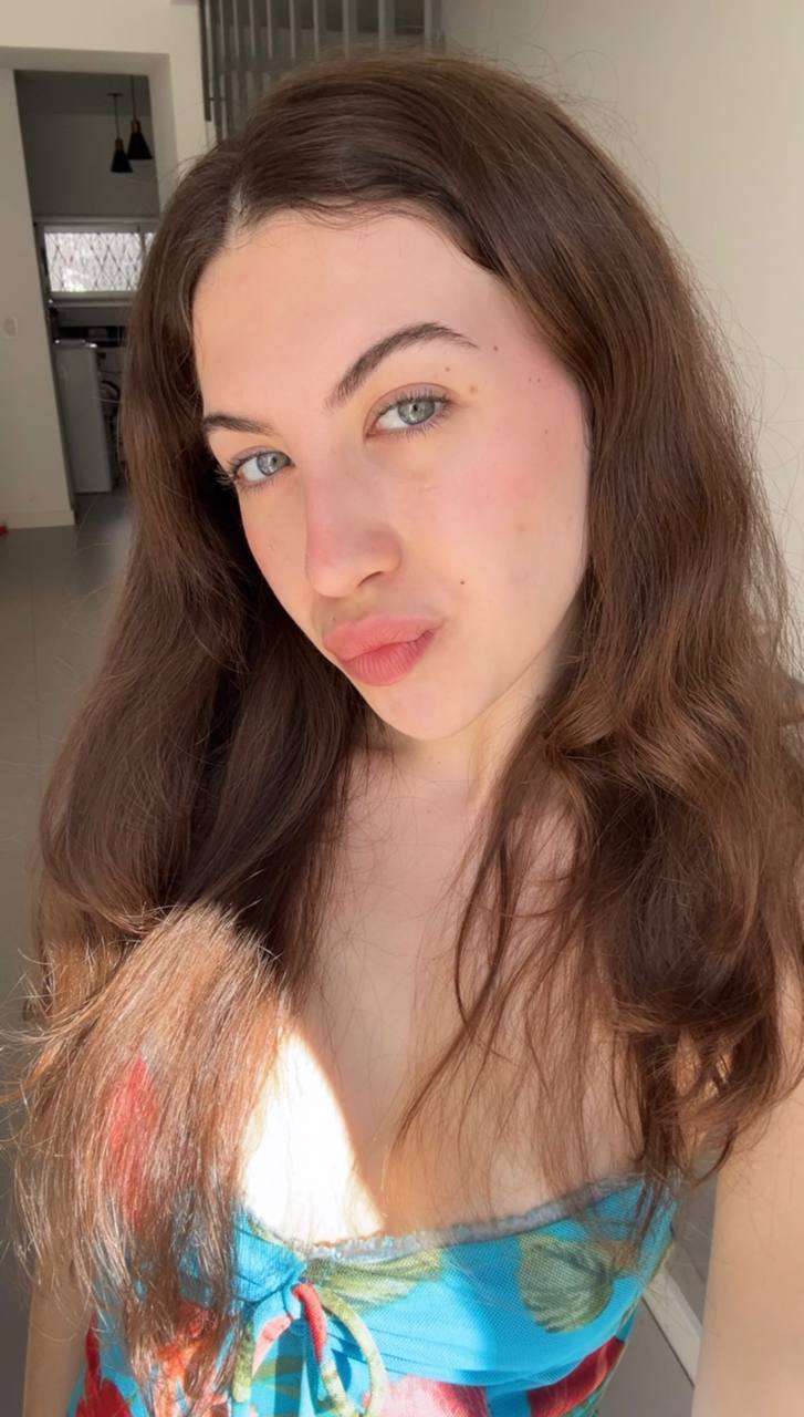 Nude girl Amber in Tripoli