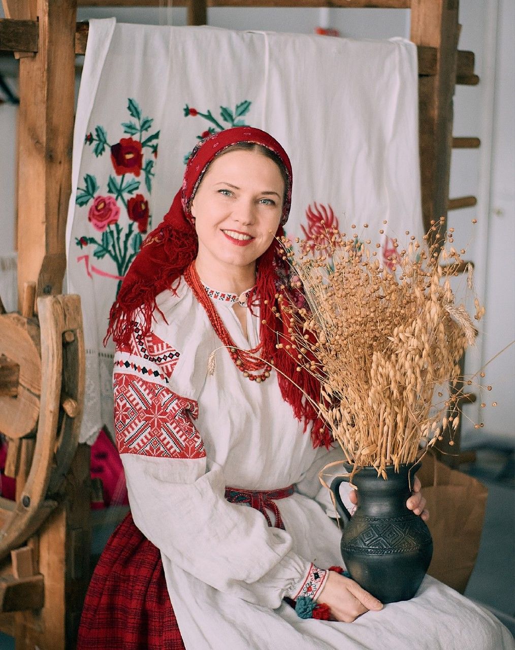 Women in Slavic costumes in Tripoli