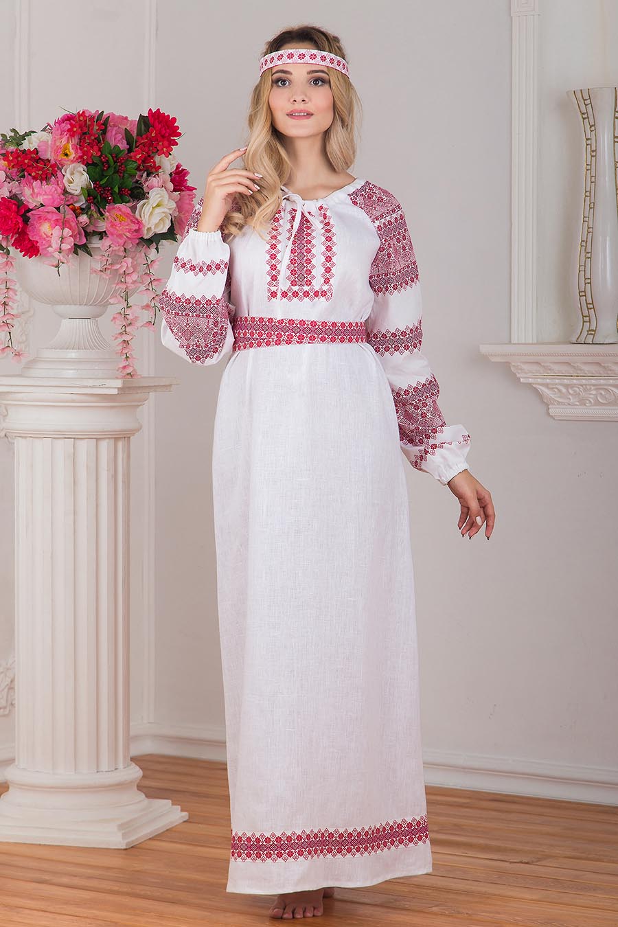 Women in Slavic costumes in Tripoli