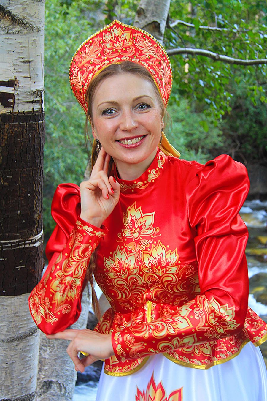 Women in Slavic costumes in Tripoli