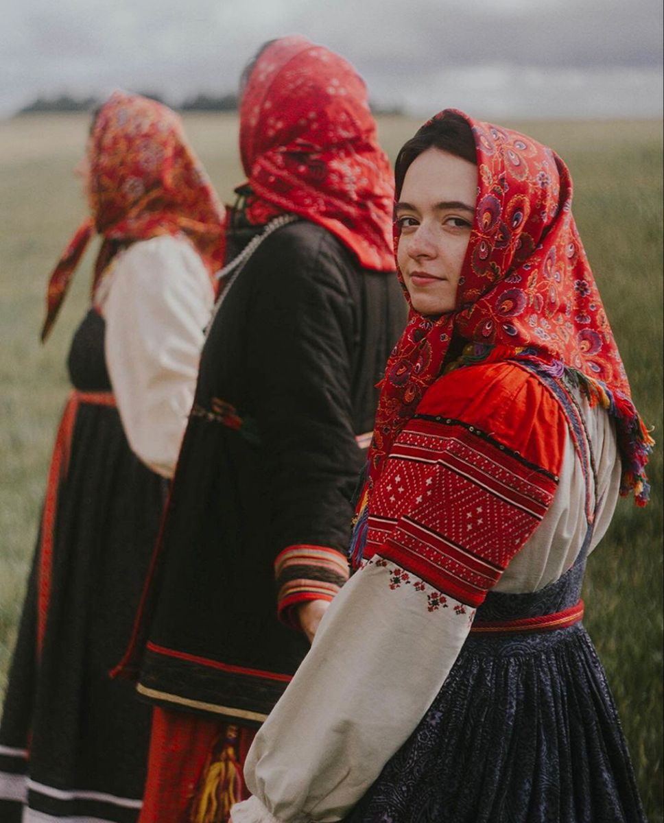 Women in Slavic costumes in Tripoli