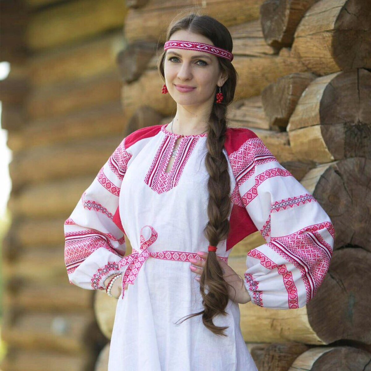 Girls in Slavic costumes in Tripoli