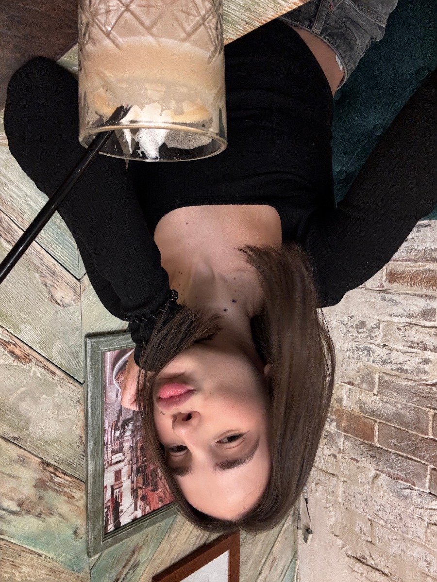 Fresh photos, fresh mood — Tina online in Tripoli